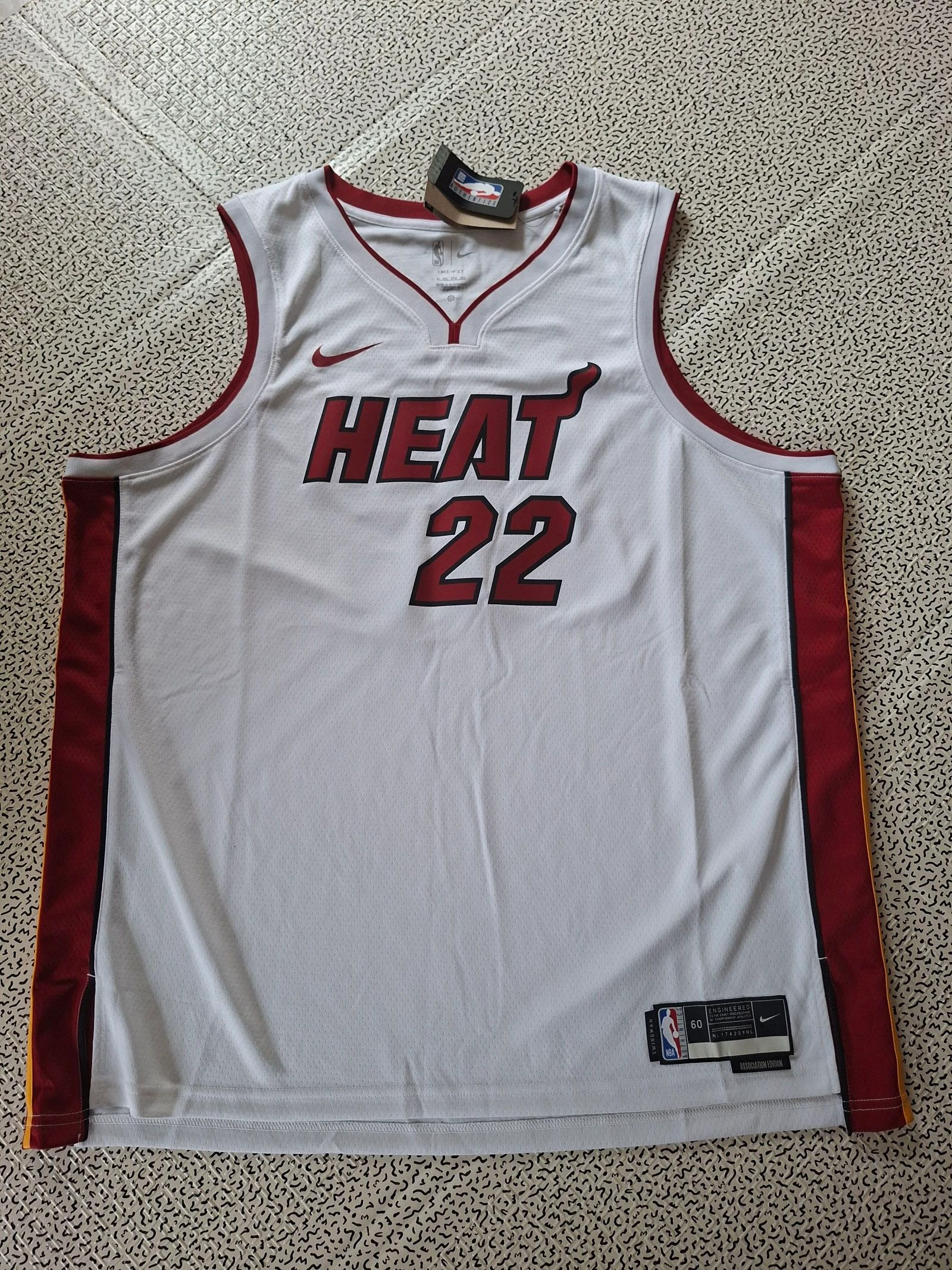 Camiseta NBA Nike Miami Heat Jimmy Butler 22 Edição Association 3XL Nova com etiqueta – photo 4